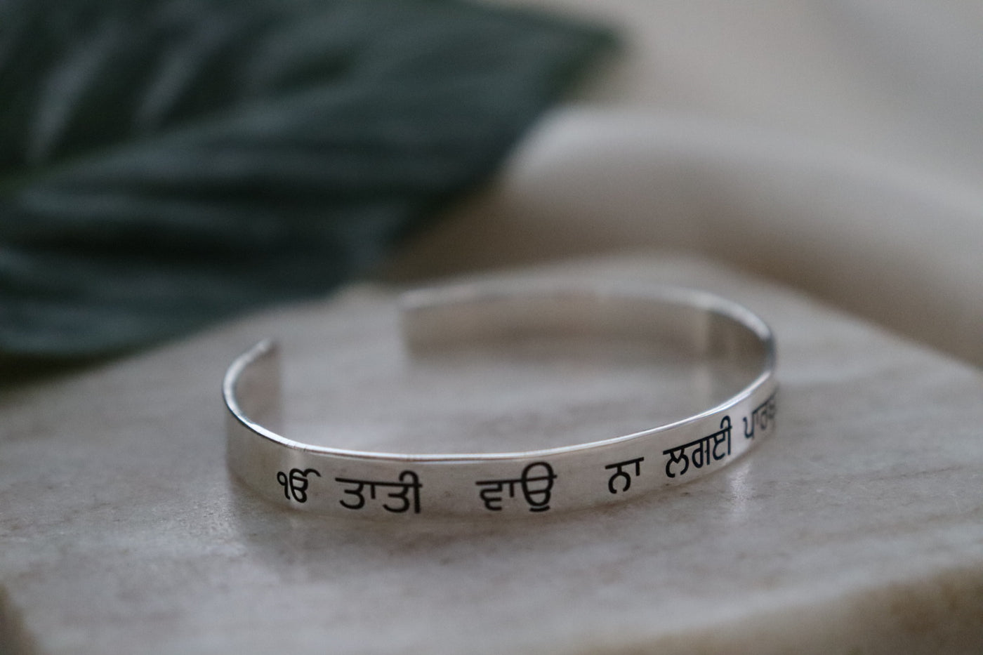 Tati Vao Na Cuff Bangle