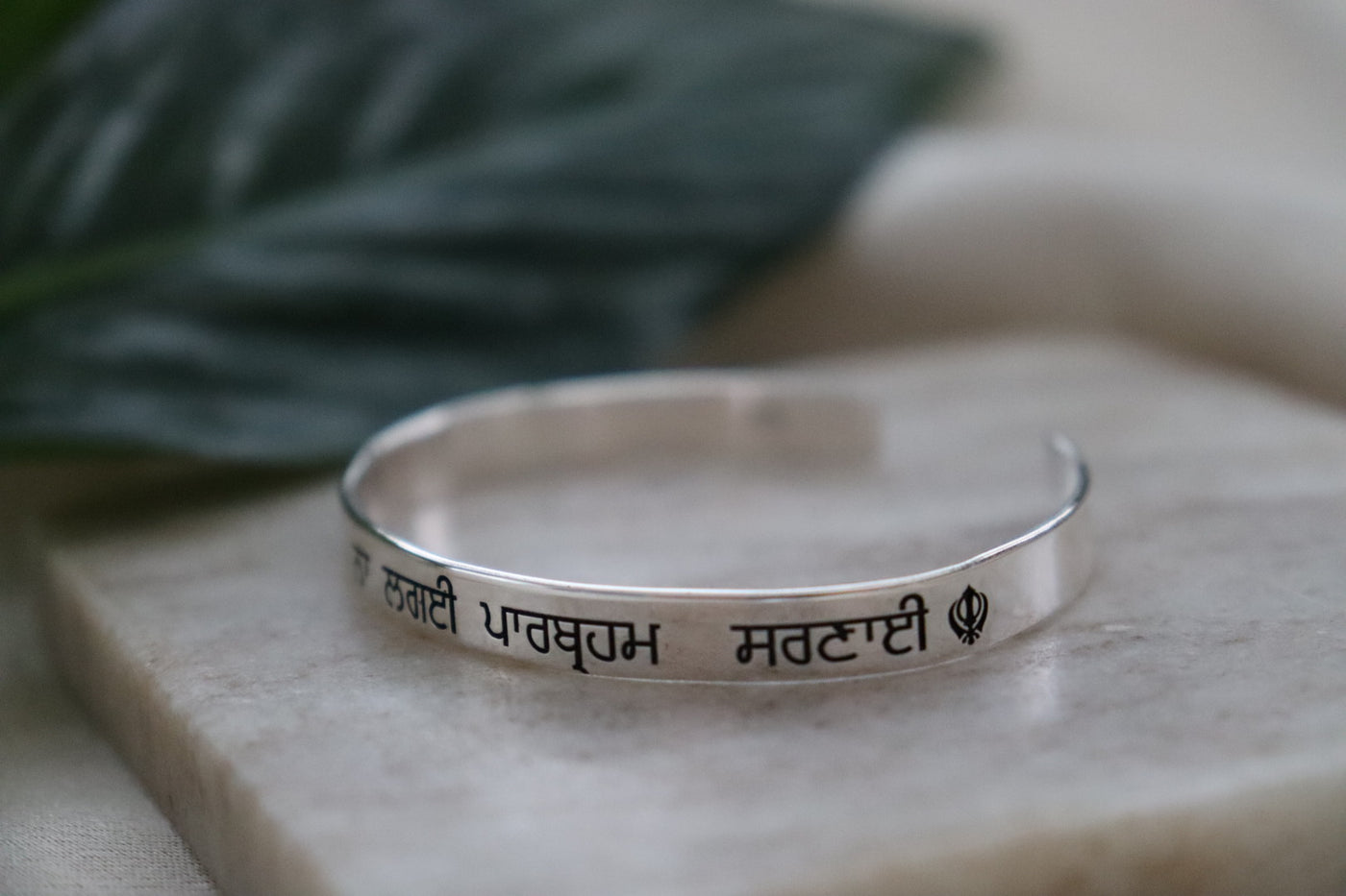 Tati Vao Na Cuff Bangle
