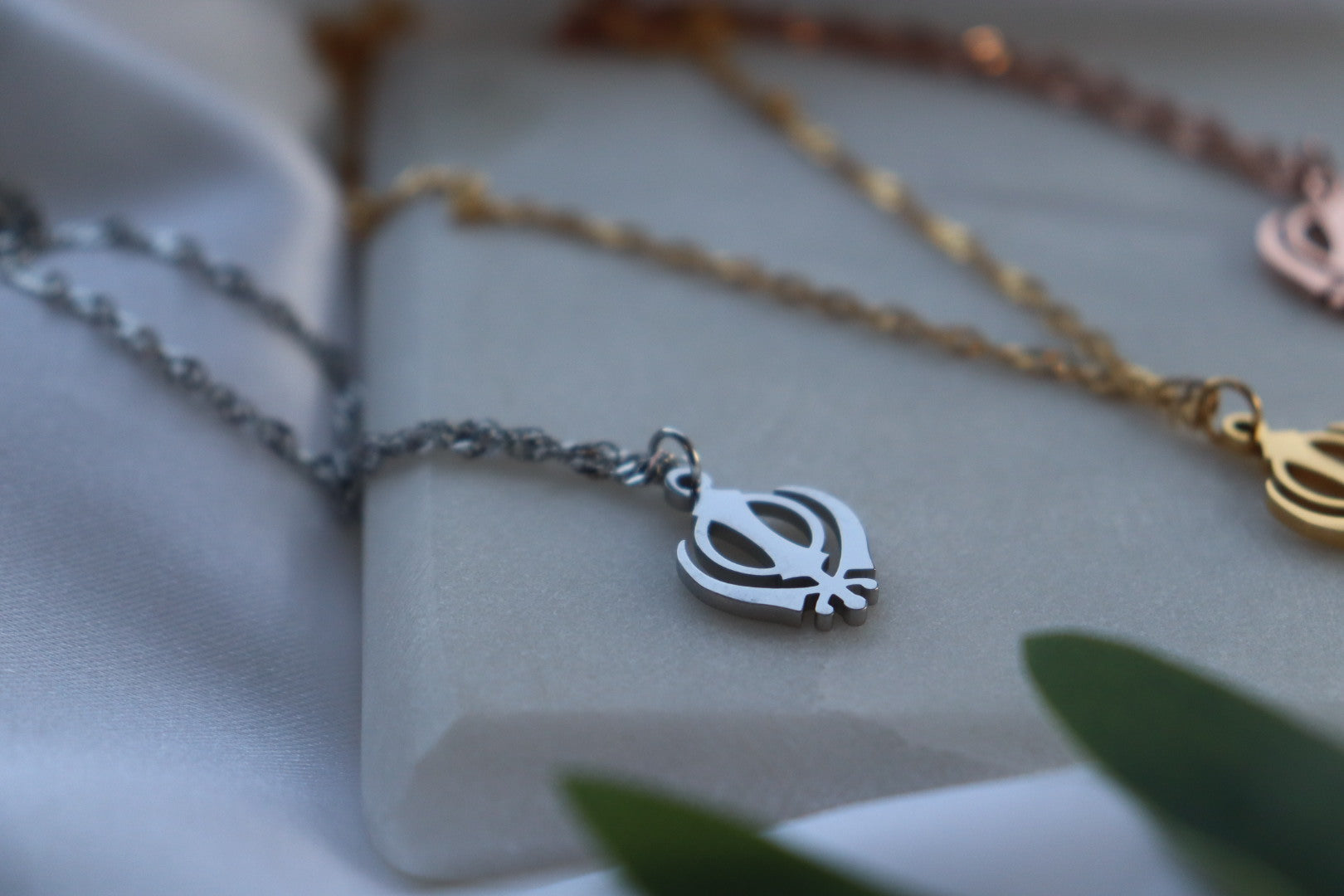 Never Fold Khanda Necklace-thumbmail-5